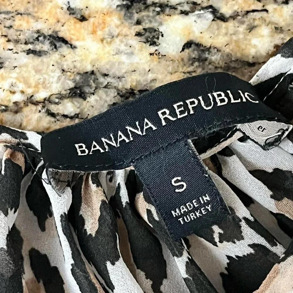 Banana Republic Sheer Leopard Blouse Women’s S Ruched Neck Puff Sleeve Peasent